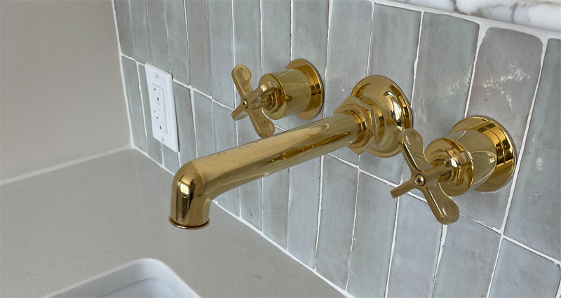 Gold wall mounted bathroom faucet